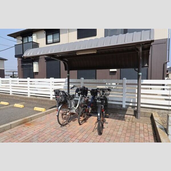 現地周辺 (駐輪場)
