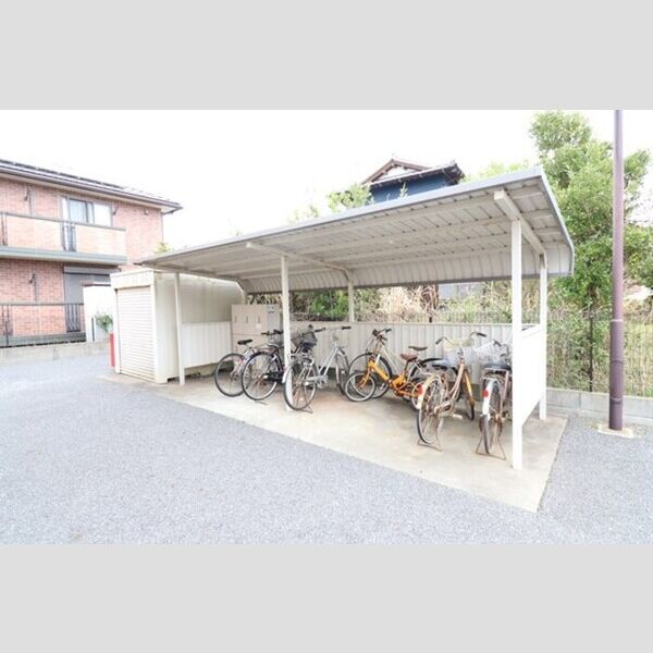 現地周辺 (駐輪場)