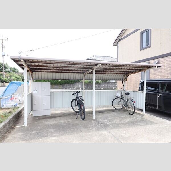 現地周辺 (駐輪場)