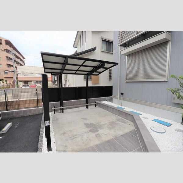 現地周辺 (駐輪場)