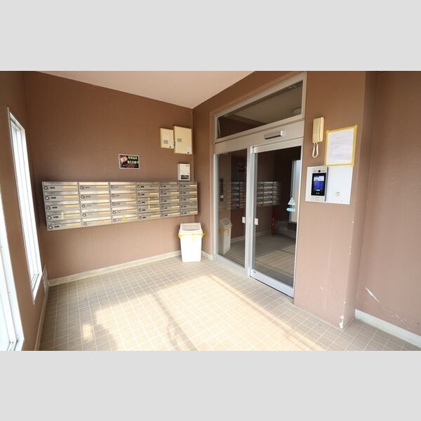 エントランス (エントランスオートロック付き)