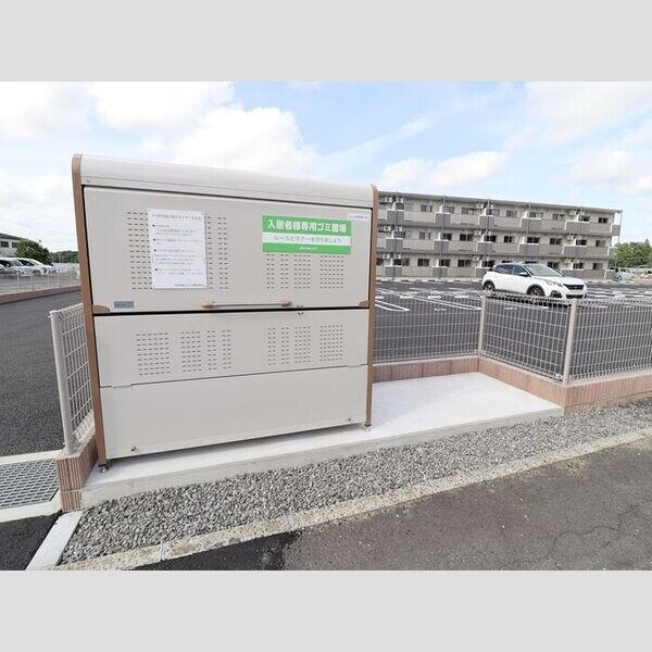 現地周辺 (ゴミストッカー)