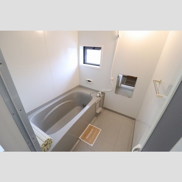 バス (追い焚き給湯式浴室(小窓付))