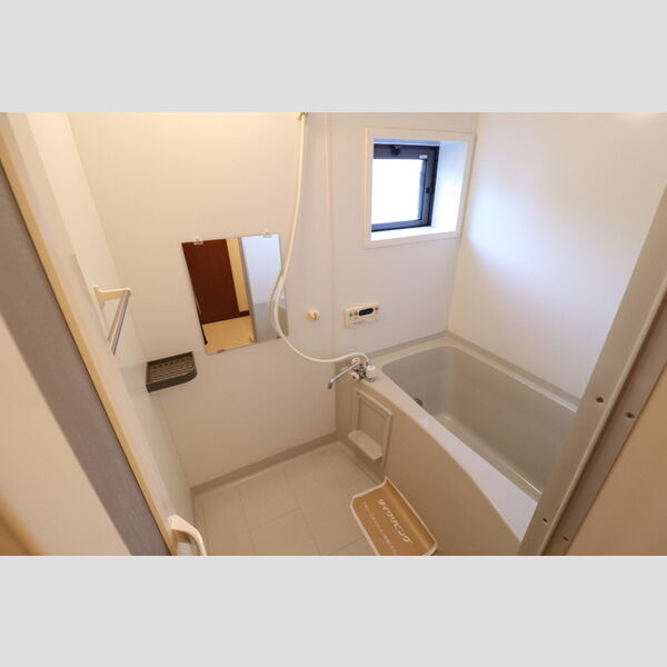 バス (追い焚き給湯式浴室(小窓付))