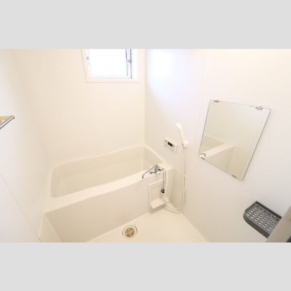 バス (追い焚き給湯式浴室(小窓付))