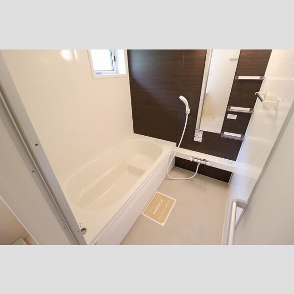 バス (追い焚き給湯式浴室(小窓付))