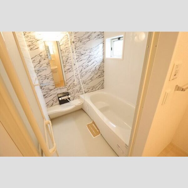 バス (追い焚き給湯式浴室(小窓付))