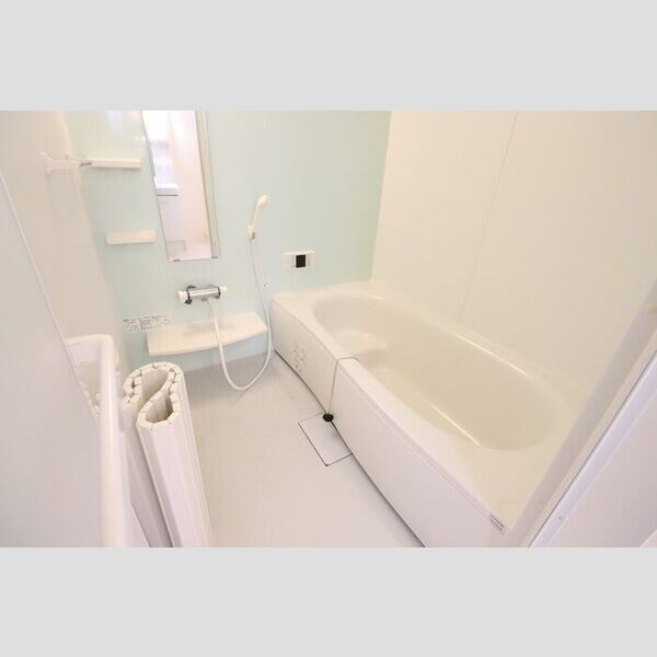 バス (追い焚き給湯式浴室)