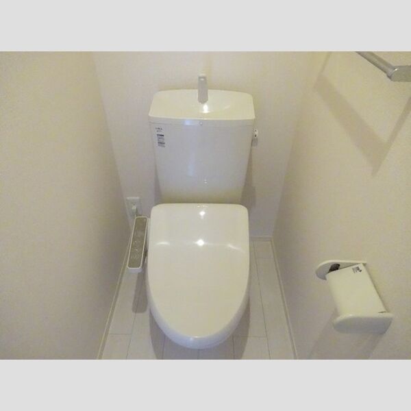 トイレ (温水洗浄暖房便座)