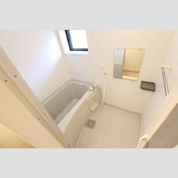 バス (給湯式浴室(小窓付))