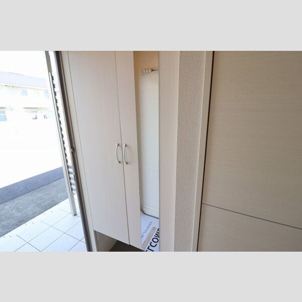 玄関 (トールタイプの姿見付シューズボックス)