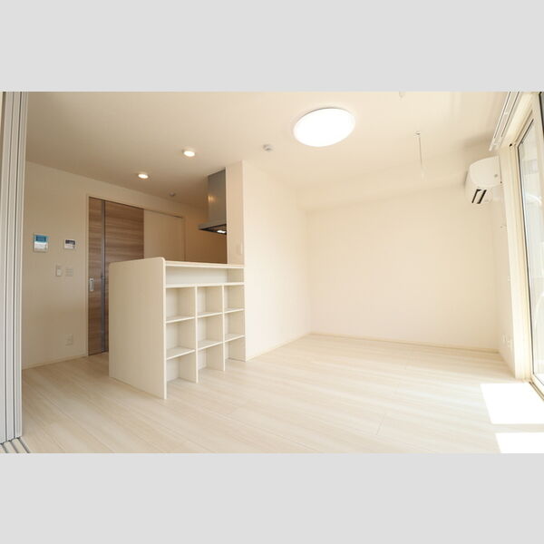 その他 (リビング全景(別角度))