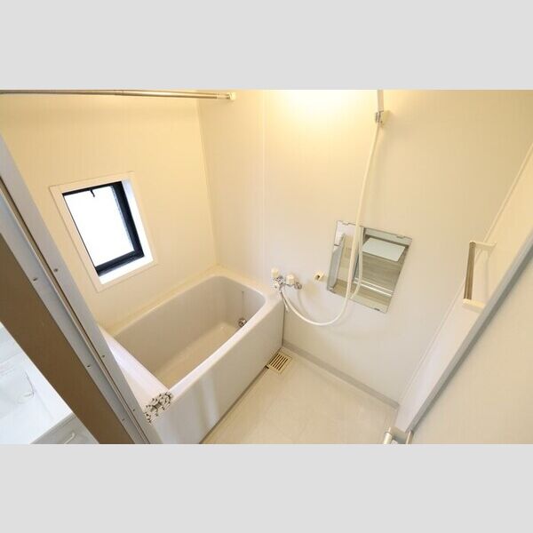 バス (追い焚き給湯式浴室(小窓付))