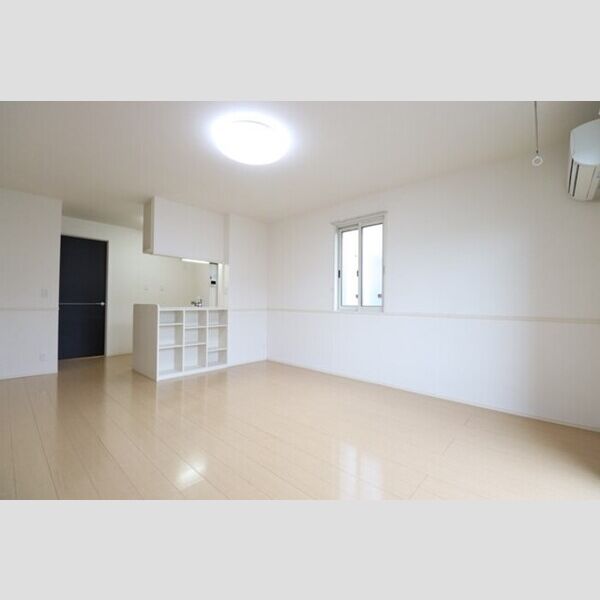 その他 (リビング全景(別角度))