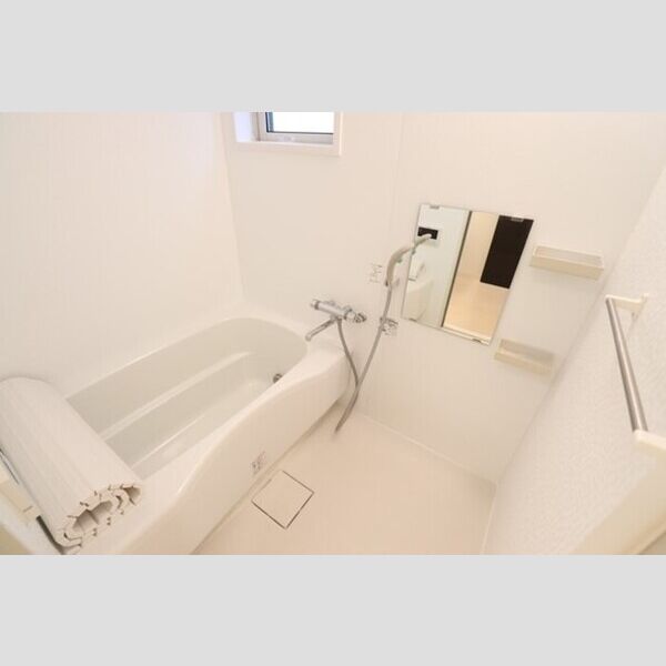 バス (追い焚き給湯式浴室(小窓付))