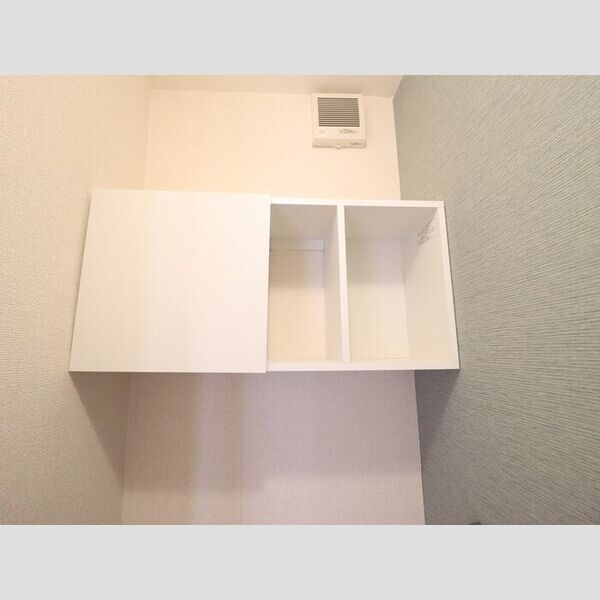 トイレ (トイレ収納棚)