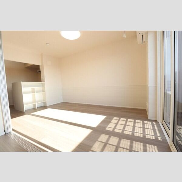 その他 (リビング全景(別角度))