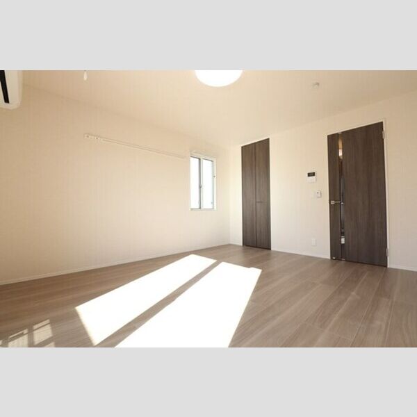 その他 (洋室全景(別角度))