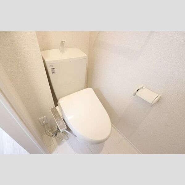 トイレ (温水洗浄暖房便座)