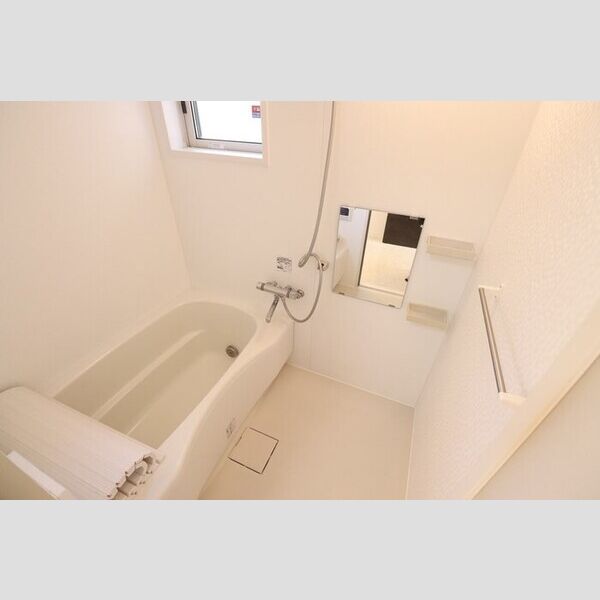 バス (追い焚き給湯式浴室(小窓付))