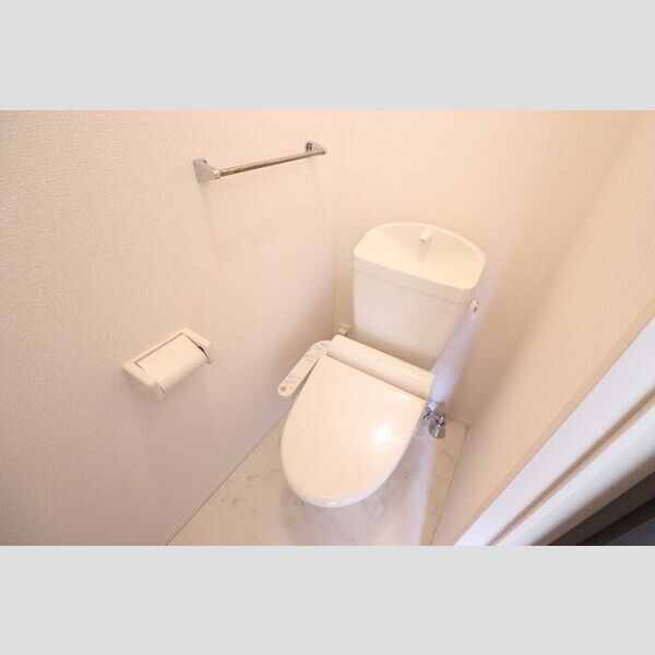 トイレ (温水洗浄暖房便座)