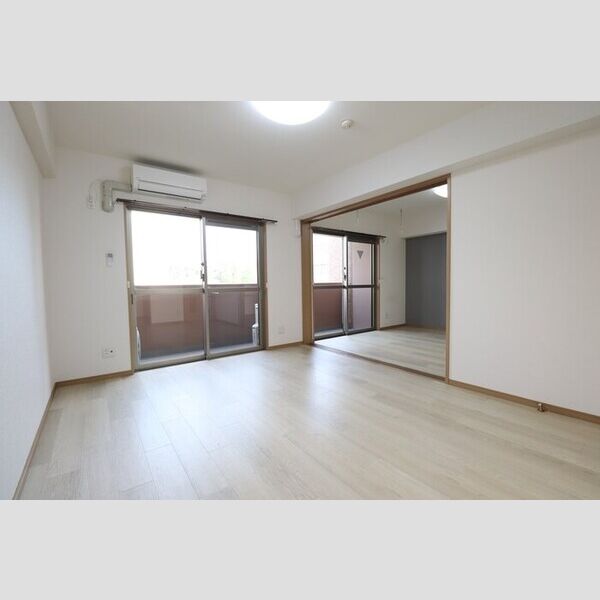 その他 (リビング全景(別角度))