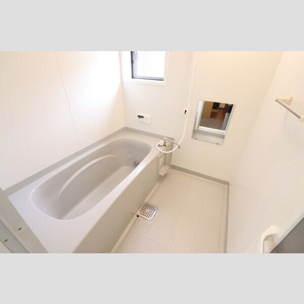 バス (追い焚き給湯式浴室(小窓付))