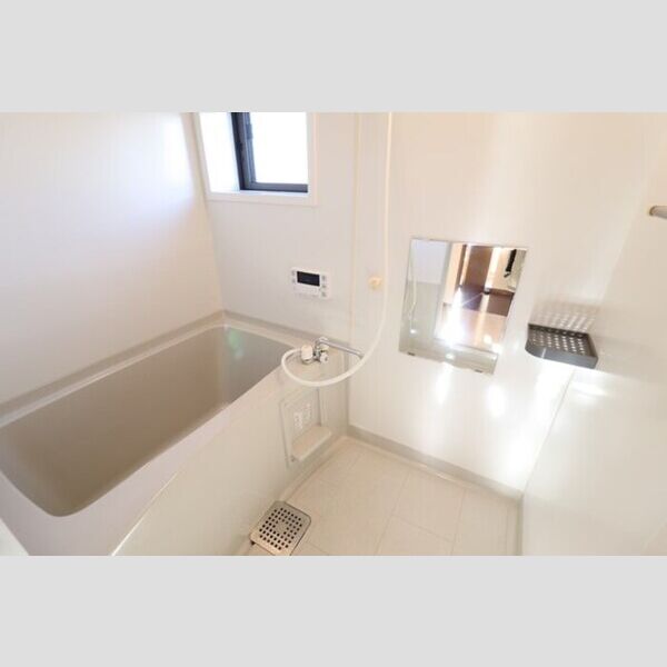 バス (追い焚き給湯式浴室(小窓付))