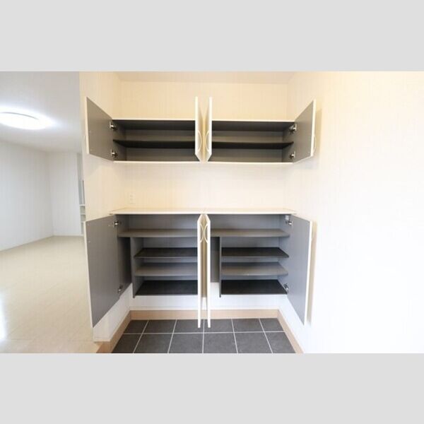玄関 (シューズボックス)
