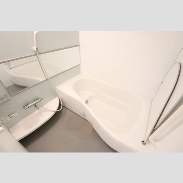 バス (追い焚き給湯式浴室)