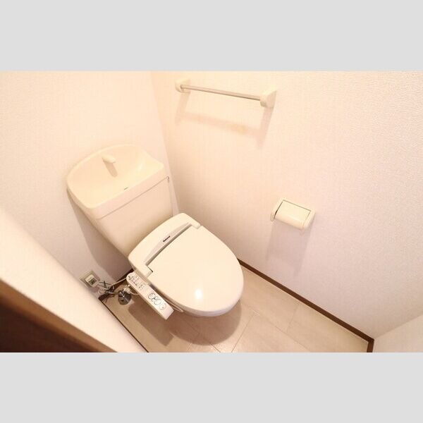 トイレ (温水洗浄暖房便座)