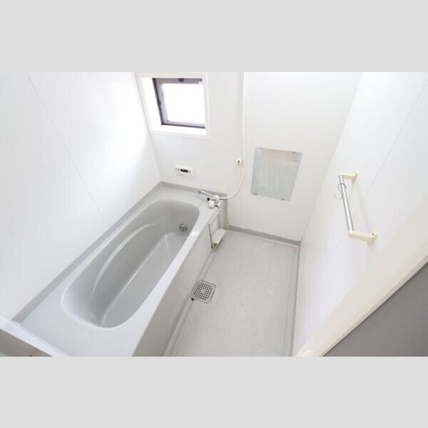 バス (追い焚き給湯式浴室(小窓付))