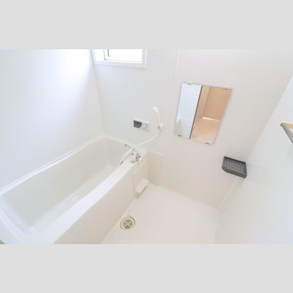 バス (追い焚き給湯式浴室(小窓付))