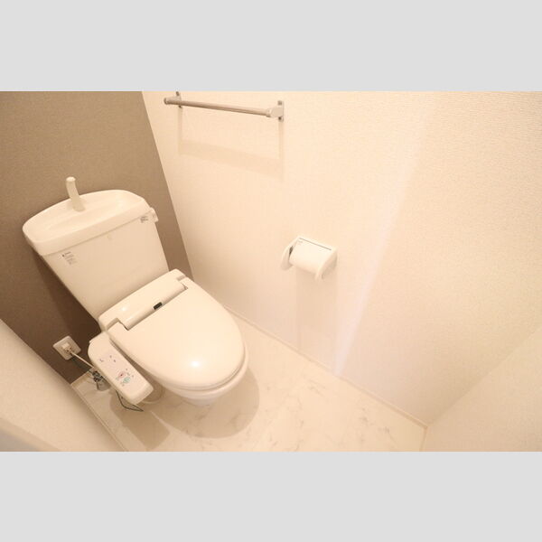 トイレ (温水洗浄暖房便座)