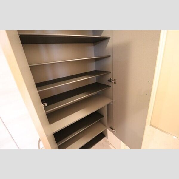 玄関 (トールタイプの姿見付シューズボックス)