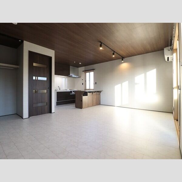 その他 (リビング全景(別角度))