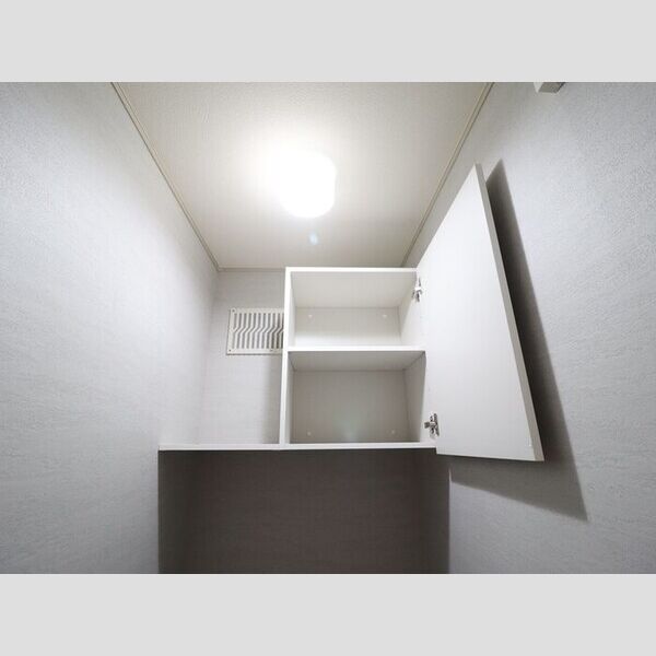 トイレ (トイレ収納棚)