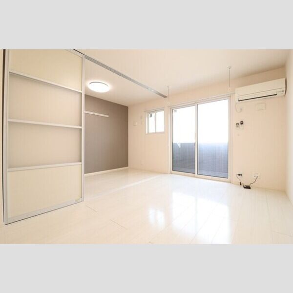 その他 (リビング全景(別角度))