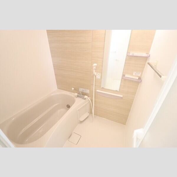 バス (追い焚き給湯式浴室)