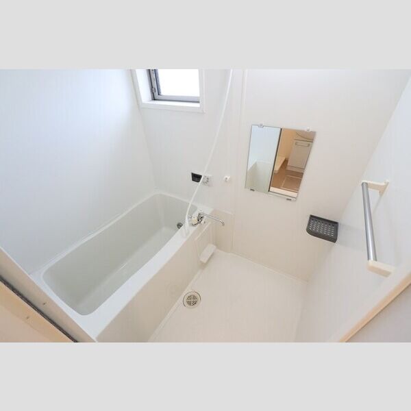 バス (追い焚き給湯式浴室(小窓付))