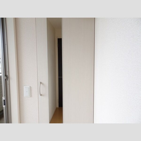 玄関 (トールタイプの姿見付シューズボックス)