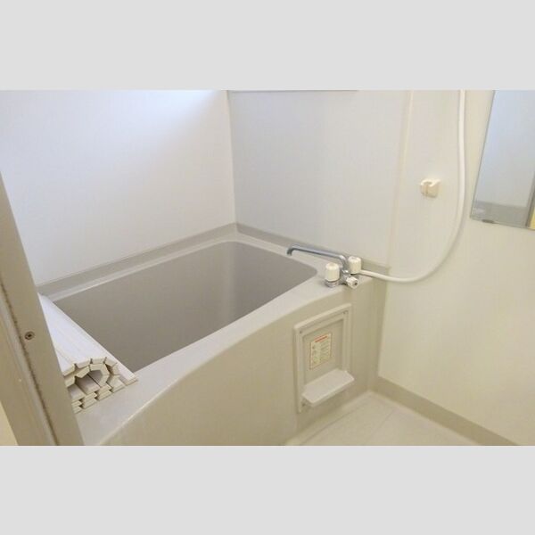 バス (給湯式浴室)