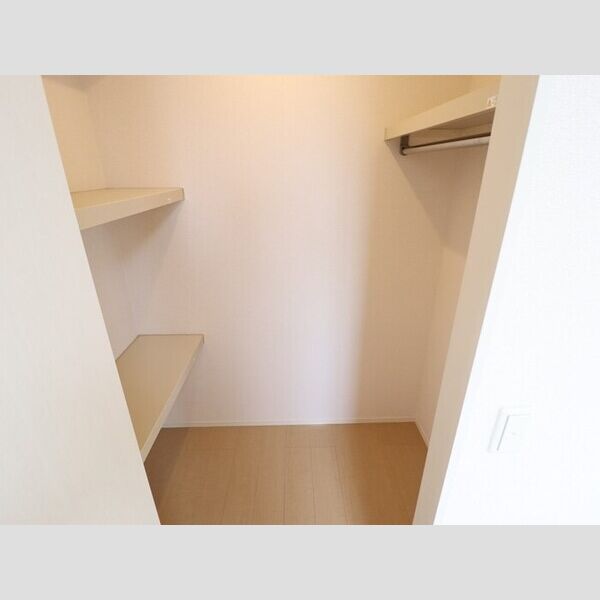 収納 (ウォークインクローゼット)