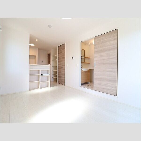 その他 (リビング全景(別角度))