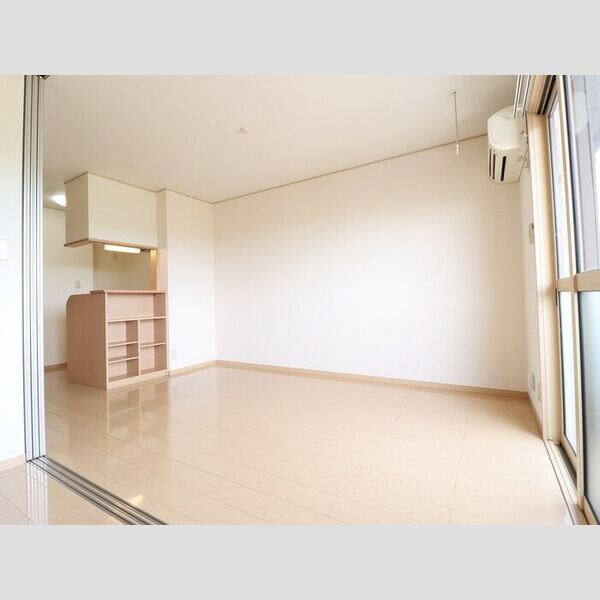 その他 (リビング全景(別角度))