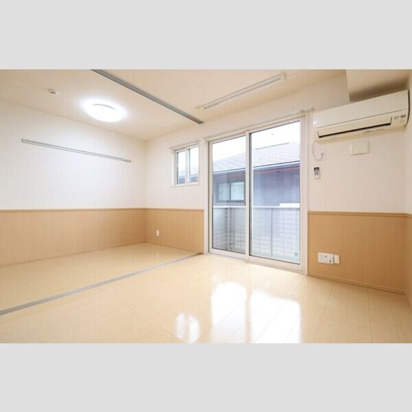 その他 (リビング全景(別角度))