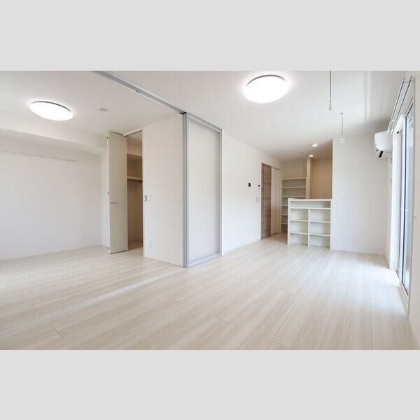 その他 (リビング全景(別角度))