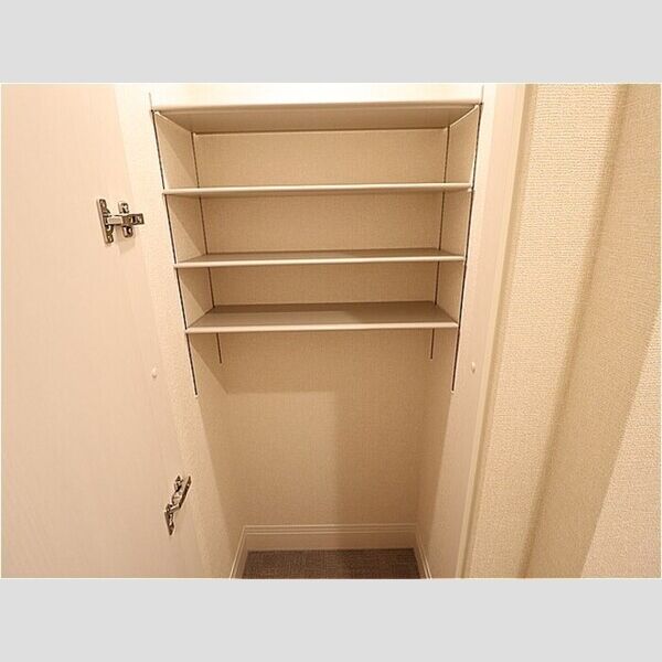 玄関 (トールタイプの姿見付シューズクローク)