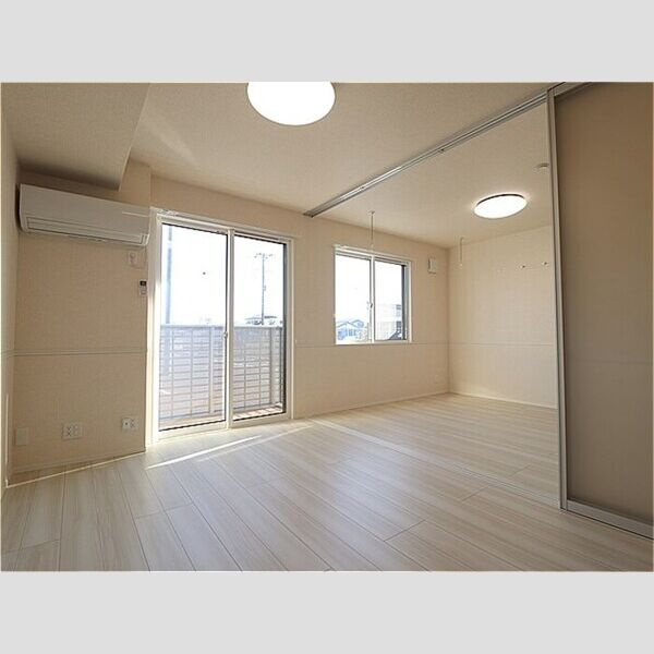 居室・リビング (リビング全景(照明一体型プロジェクターpopIn　Aladdin2付))