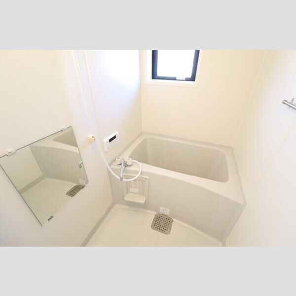 バス (追い焚き給湯式浴室(小窓付))